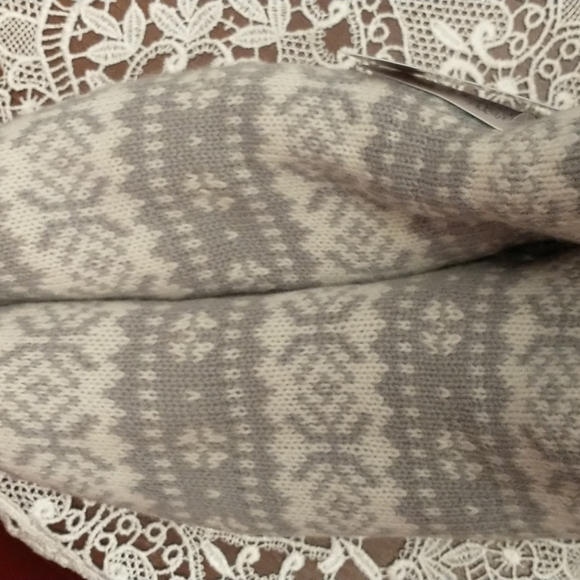 2 Pair Original Muk-Luks Cabin Socks - Size S/M (6-8), NWT - Picture 6 of 7